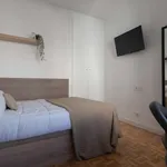 Rent a room of 140 m² in madrid