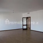 Affitto 5 camera appartamento di 220 m² in Bari