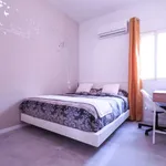 Rent a room of 65 m² in valencia