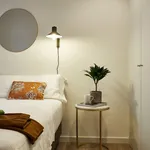 Rent 4 bedroom apartment of 50 m² in Barcelona