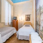 Rent 3 bedroom apartment in Florence