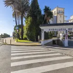 Rent 3 bedroom apartment of 145 m² in Puerto Banús