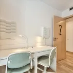 Rent 4 bedroom apartment in Barcelona