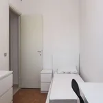 Rent a room of 70 m² in Milan