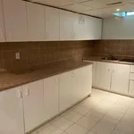 Rent 3 bedroom apartment of 80 m² in Mississauga (East Credit)