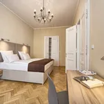 Pronajměte si 4 ložnic/e byt o rozloze 111 m² v Prague