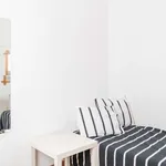 Rent a room of 220 m² in madrid