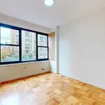 Rent 1 bedroom apartment of 640 m² in Manhattan