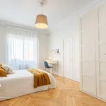 Rent 6 bedroom apartment in Madrid