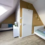 Miete 5 Schlafzimmer wohnung von 130 m² in Neuss