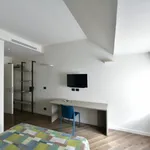 Rent 3 bedroom apartment in Genoa