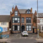 Rent 3 bedroom flat in East Midlands