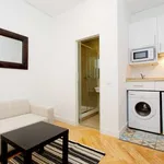 Rent a room of 270 m² in madrid