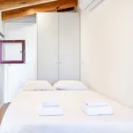 Rent a room of 18 m² in Porto