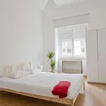 Rent a room of 200 m² in lisbon