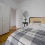 Rent a room of 190 m² in madrid