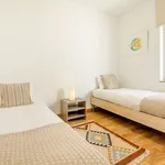 Rent 2 bedroom apartment of 1023 m² in Lisbon