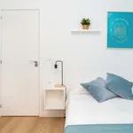 Rent a room of 75 m² in Zaragoza