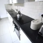 Rent 3 bedroom flat in Leeds