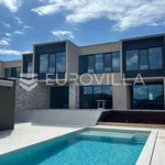 Rent 3 bedroom house of 250 m² in Rovinj