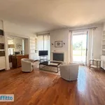 Affitto 4 camera appartamento di 155 m² in Rome