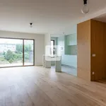 Rent 2 bedroom apartment of 94 m² in Porto