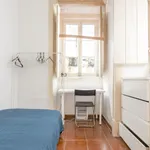 Rent 4 bedroom apartment in Lisbon