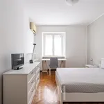 Rent 2 bedroom apartment of 75 m² in Milan