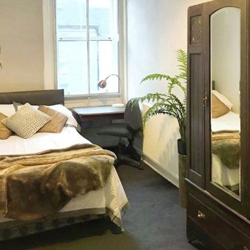Room to rent in Fitzwilliam Street, Huddersfield HD1