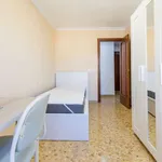 Rent a room of 82 m² in valencia