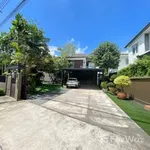 Rent 4 bedroom house of 350 m² in Bangkok