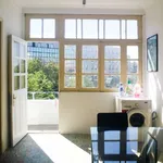 Rent a room of 70 m² in porto