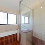 Rent 3 bedroom house in Point Cook