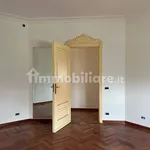 Rent 4 bedroom apartment of 105 m² in Naples