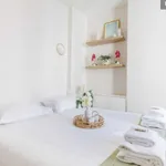 Rent 2 bedroom apartment of 25 m² in Paris