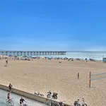 Rent 4 bedroom apartment of 307 m² in hermosa beach