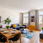 Pronajměte si 3 ložnic/e byt o rozloze 96 m² v Prague