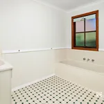 Rent 4 bedroom house in Gerringong