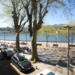 Rent a room of 60 m² in Porto