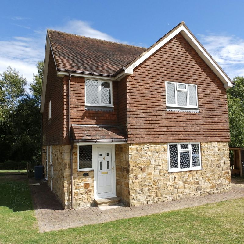 Detached House to rent on Dewlands Hill Rotherfield,  TN6 Castle Hill