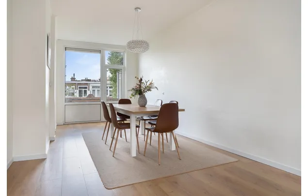 Huur 4 slaapkamer appartement van 119 m² in Laakkwartier-Oost