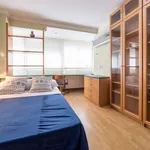 Rent a room of 190 m² in valencia