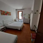 Rent 2 bedroom apartment of 90 m² in padova