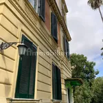 Rent 1 bedroom apartment of 275 m² in Naples