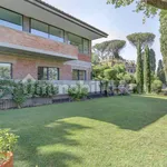 Rent 5 bedroom house of 300 m² in Rome