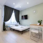 Rent 1 bedroom apartment of 50 m² in milan