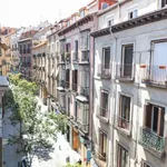 Rent a room of 220 m² in madrid