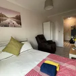 Rent 2 bedroom flat in London