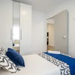 Rent 5 bedroom apartment of 90 m² in Madrid