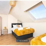 Rent 2 bedroom apartment in Kirklees